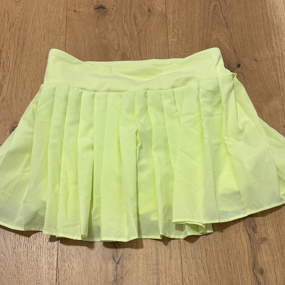 Old Navy Light Yellow Pleated Skort